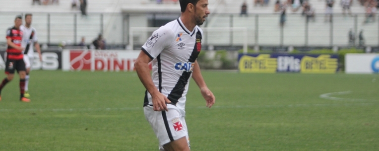 Nenê comemora retorno do Vasco à liderança isolada da Série B